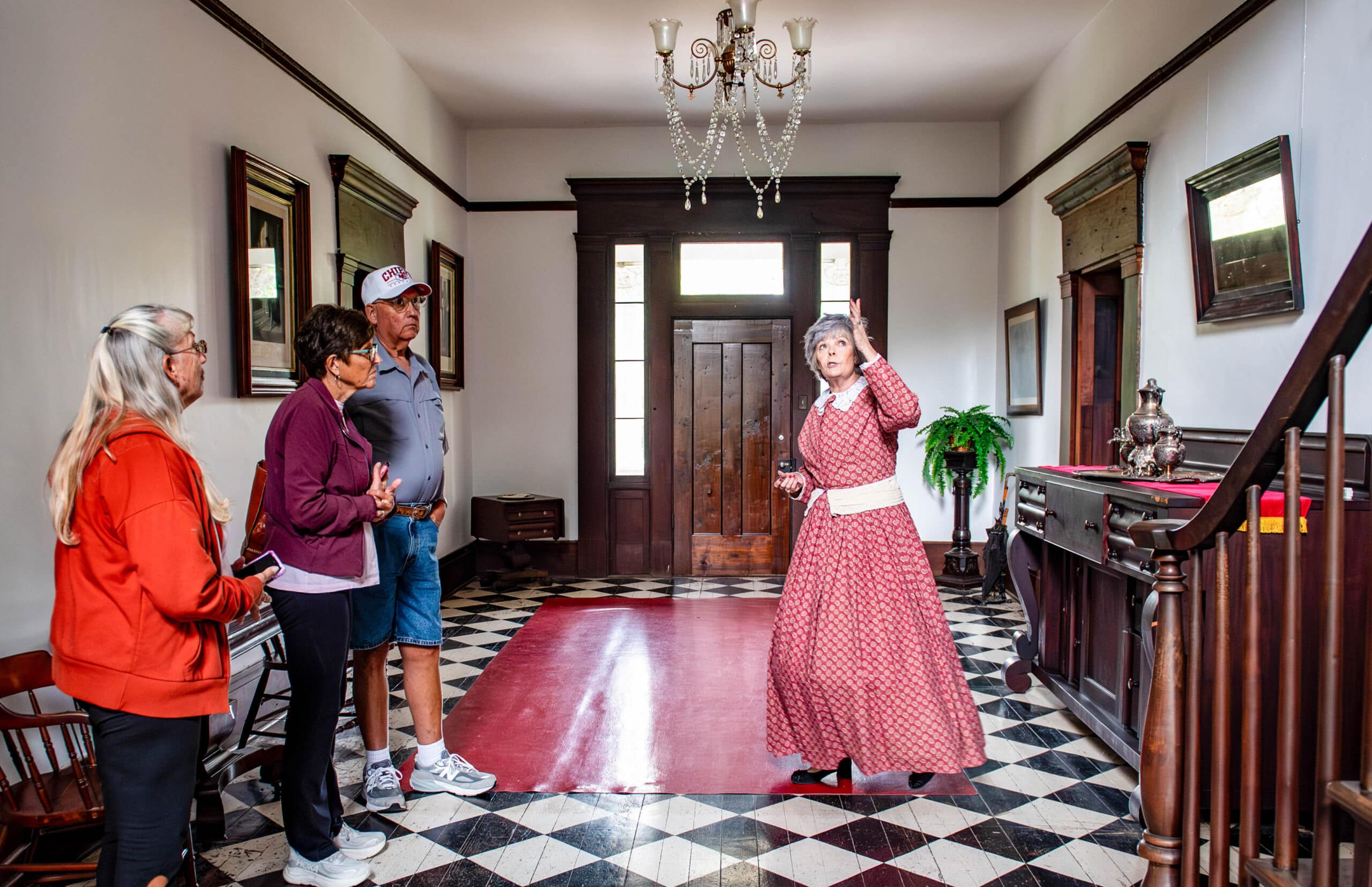 Battle of Lexington, Summer, House Tour, Guide Informing Guests