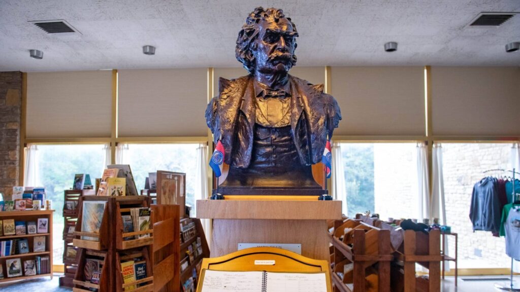 Mark Twain Birthplace, Fall, Visitors Center, Mark Twain Statue Mark Twain Birthplace, Fall, Visitors Center, Mark Twain Statue