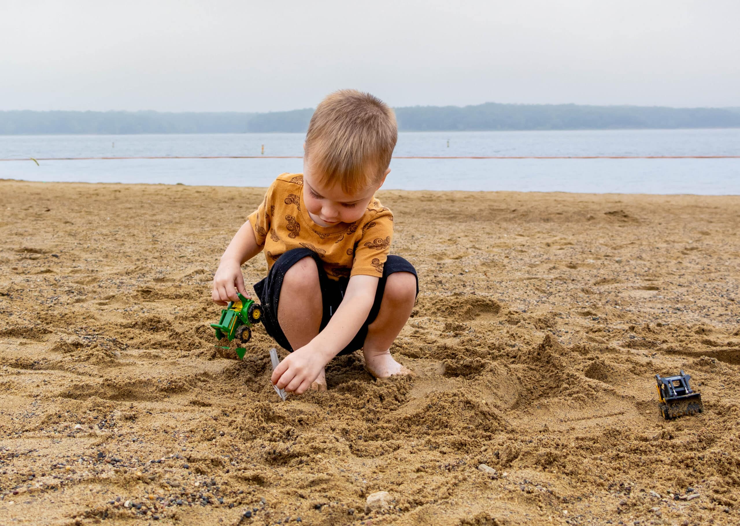 beach status, child playing in sand