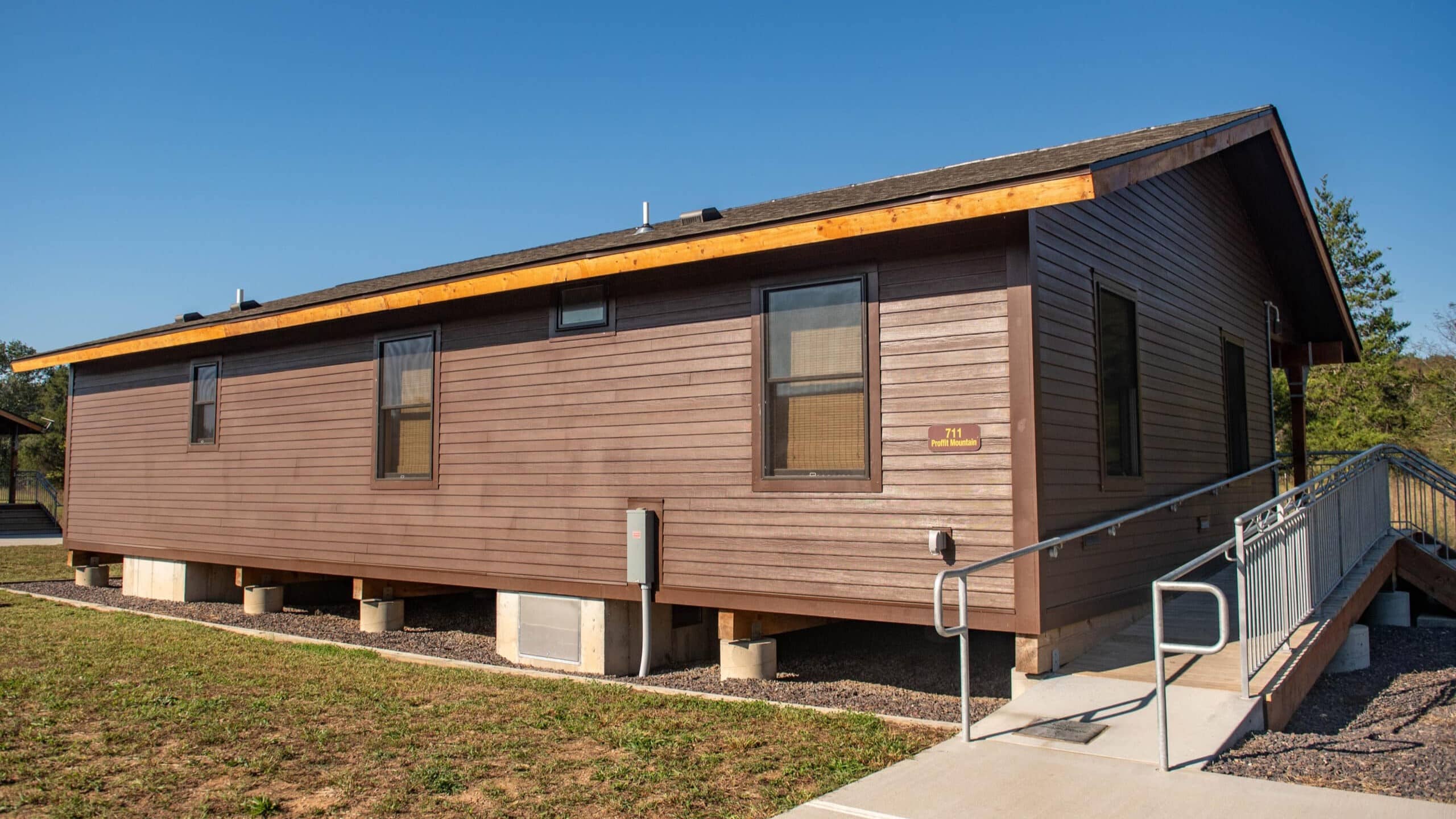 Johnsons-Shut-ins-Fall-Amenities-Cabin